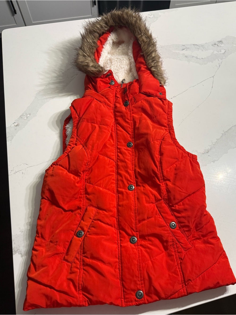 Green Tea Red Puffer Vest Sz S Faux Fur hood Fleece Lined Full zip/Button